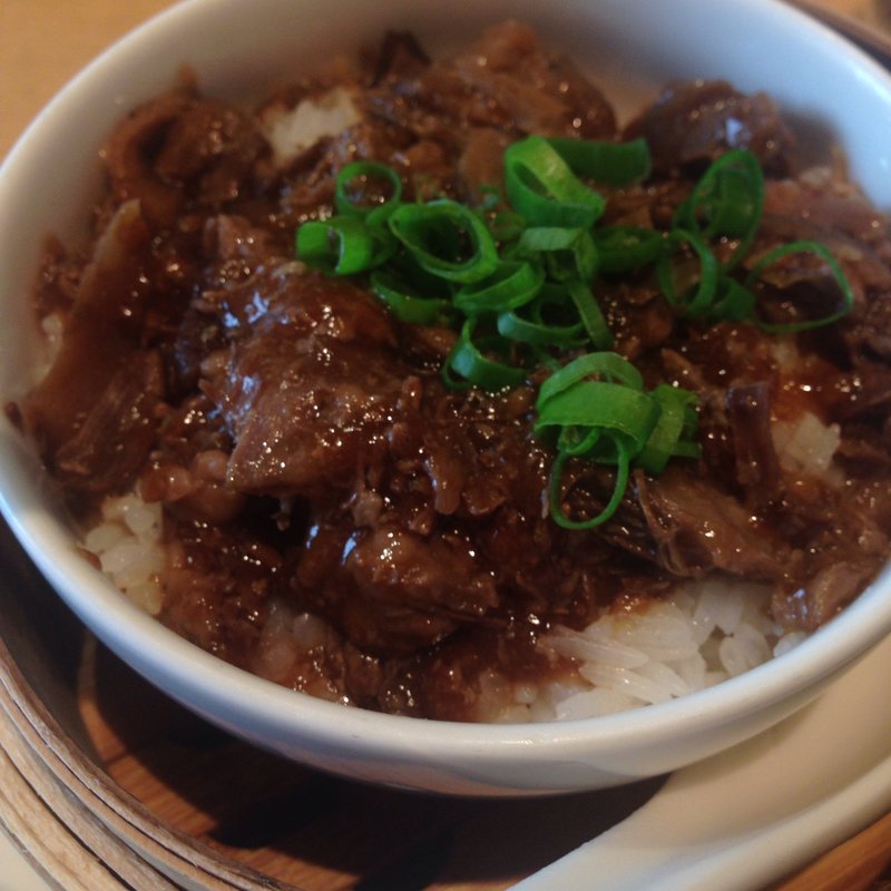 豚バラ煮込みの蒸しご飯(ディムジョイ)