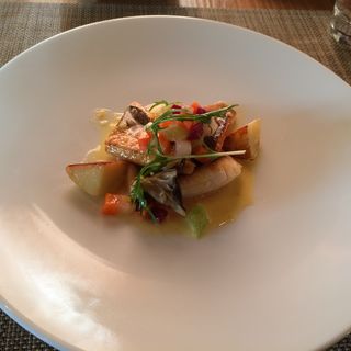 魚料理(白身魚のバターソース焼き)(レストラン アミュゼ)