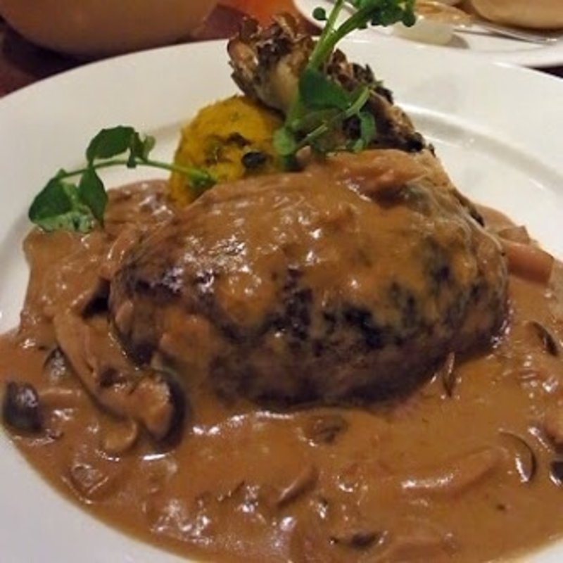 ハンバーグストロガノフソース(グリル満点星　新宿店)