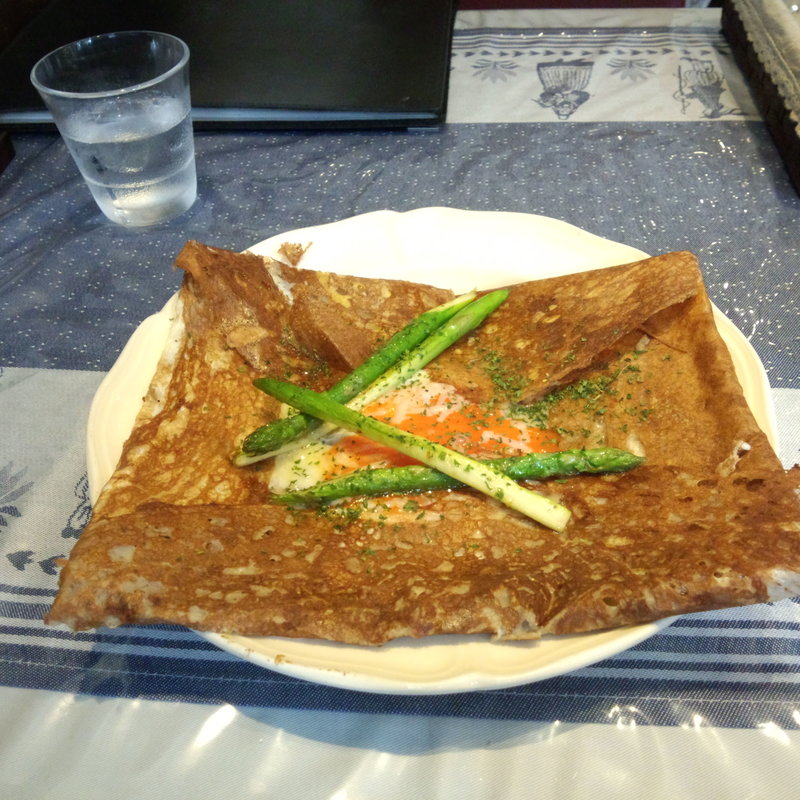 サービスガレット（アスパラ、卵、チーズ）(ポルト ボヌール （Porte Bonheur）)