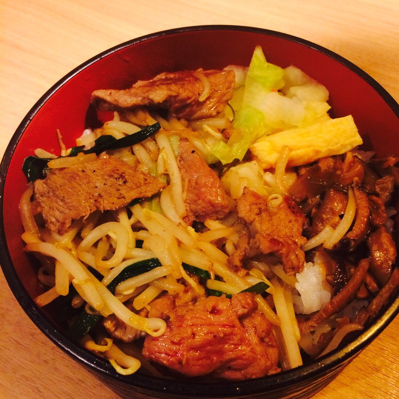 ジジンギスカン焼肉丼(北海道バル 海 東京駅グランルーフ店)