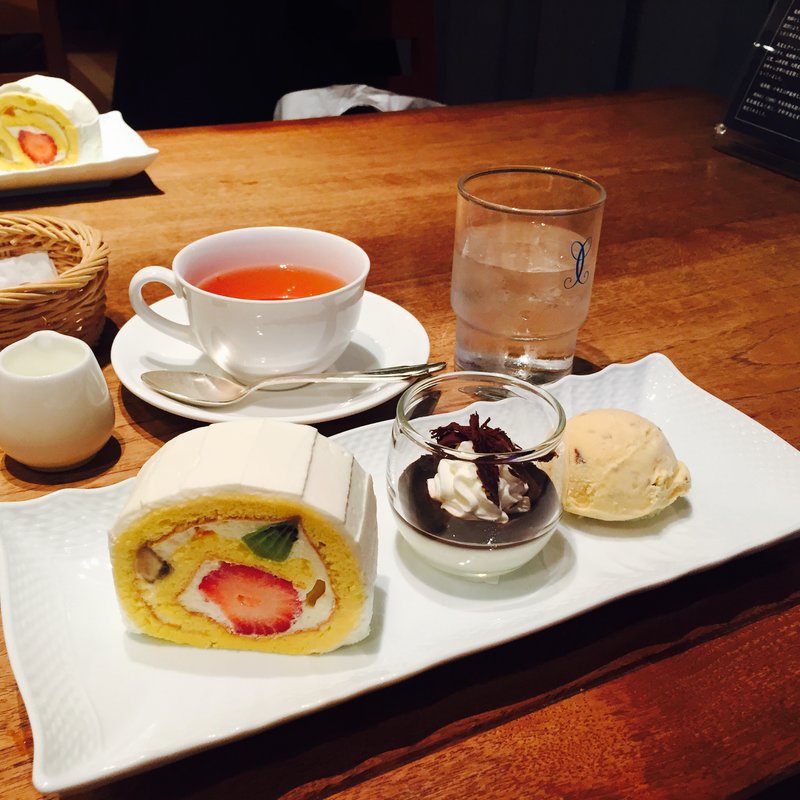 本日のケーキセット(Italian CORAL （イタリアン コーラル）)