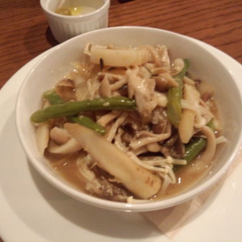 根菜とキノコの蒸し焼き(イルンゴ奥沢WINE＆SAKE)