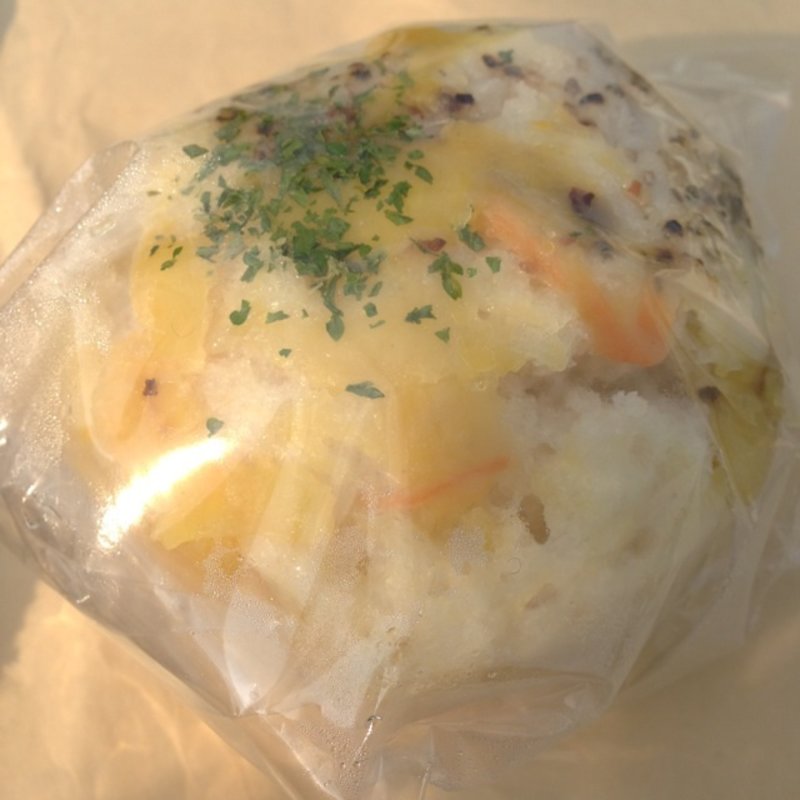 さつまいもサラダの蒸しパン(ミスタームシパン)