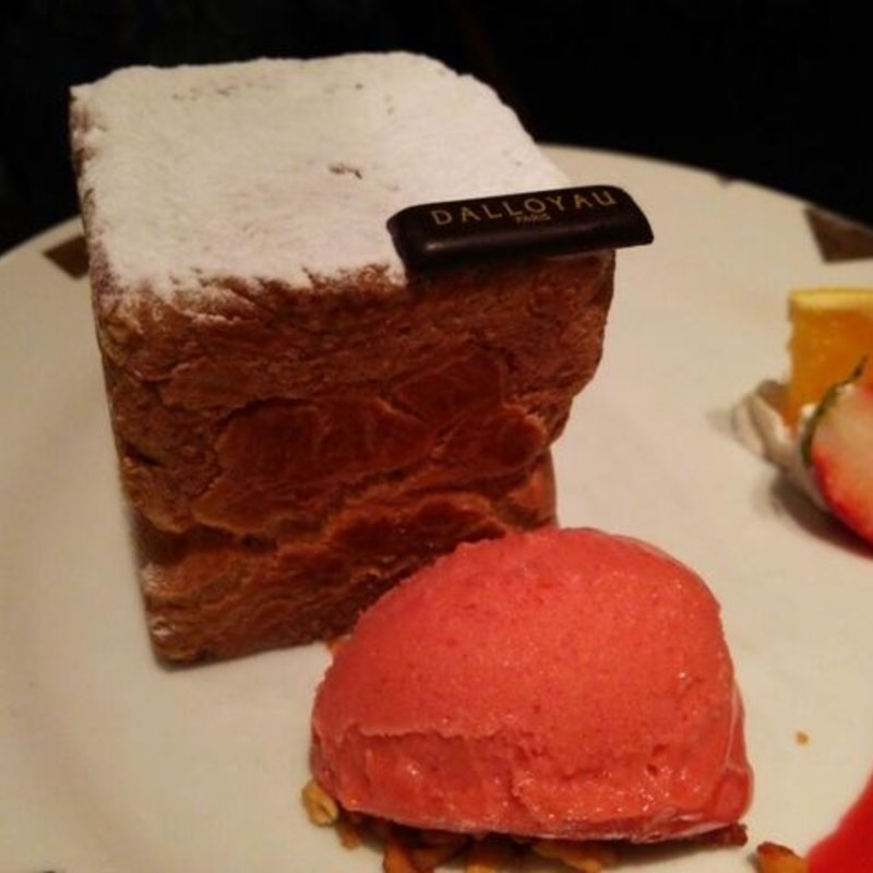 シュー　キュービック(ダロワイヨ 銀座本店)