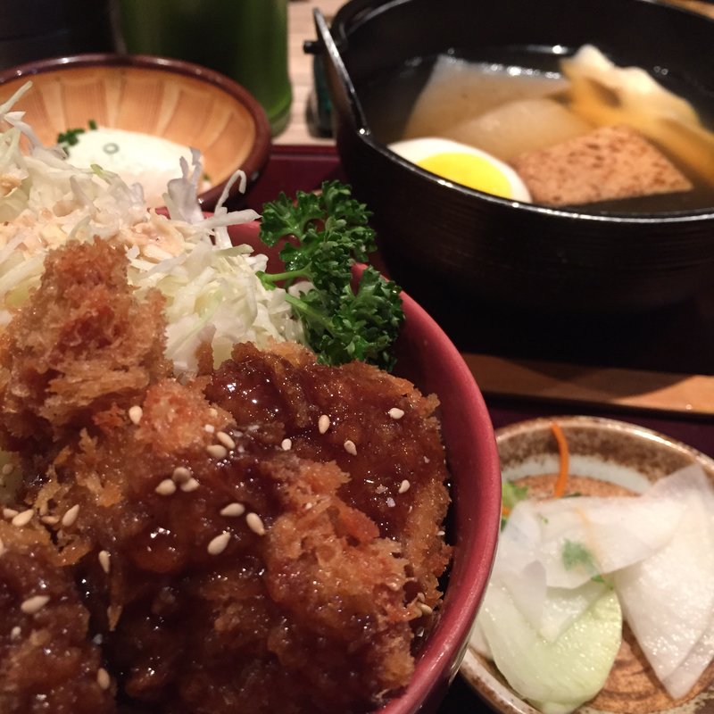 おでん5ヶとひれかつ丼のセット(すりみや 神田淡路町店 )