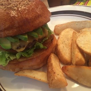 アボカドチーズバーガー(CRITTERS BURGER)