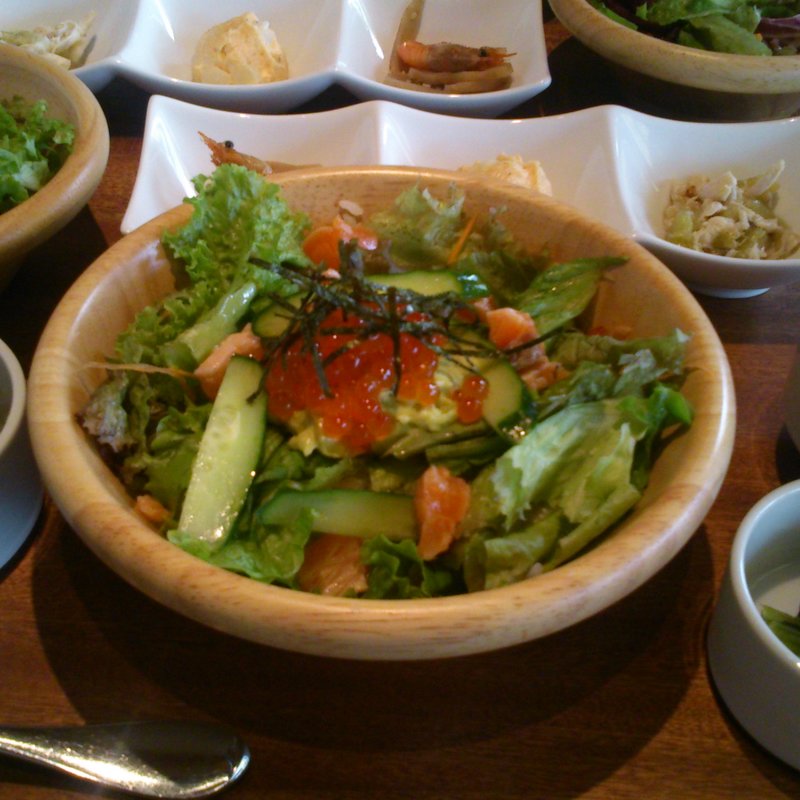  一汁六菜 炙りサーモンとイクラのアボカド丼(ジャンブーカ （Jambuka）)