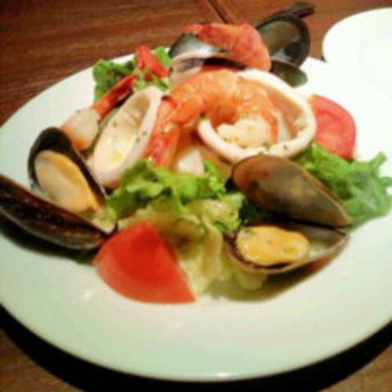 新鮮魚貝のサラダ(エルチャテオ 銀座店)