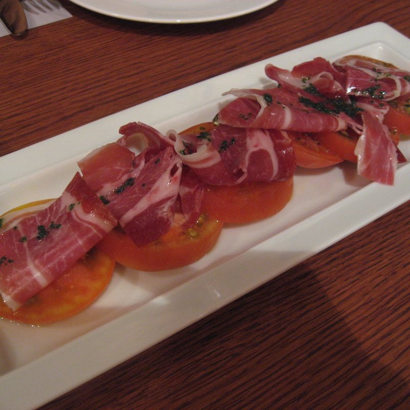 生ハムとトマトのサラダ(エルチャテオ 銀座店)