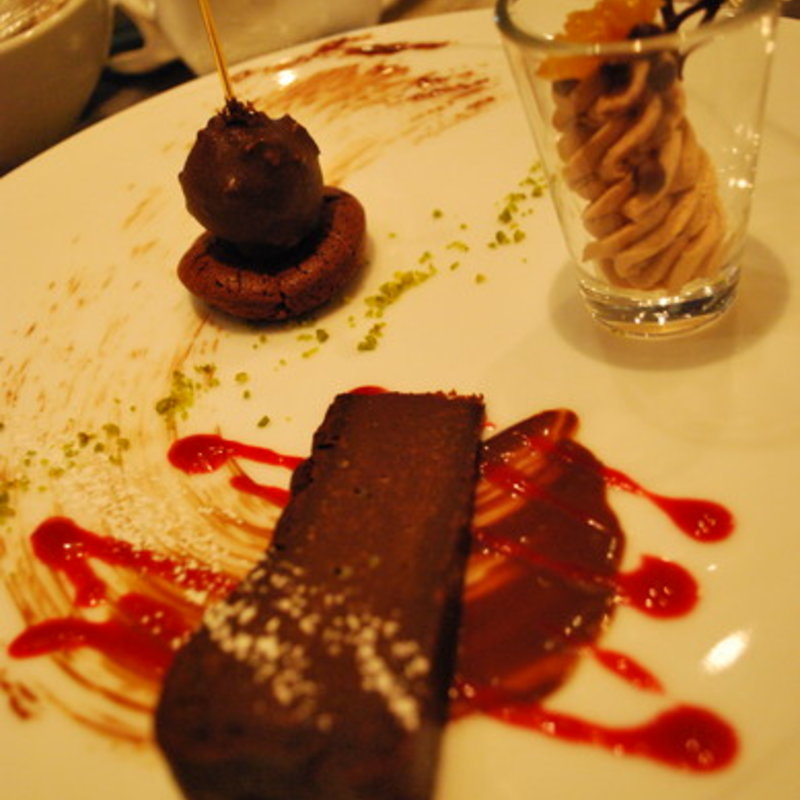 ブラック、ミルク、ホワイトチョコのドルチェ(セストセンソ 新宿タカシマヤ店)