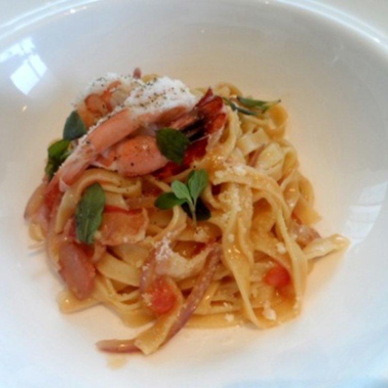 海老とチェリートマトのアマトリチャーナフレスカ(セストセンソ 新宿タカシマヤ店)