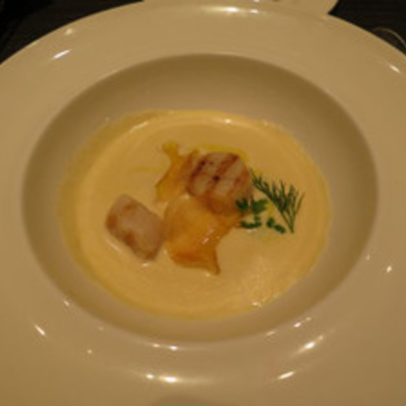 燻製をかけたじゃがいものスープ(セストセンソ 新宿タカシマヤ店)