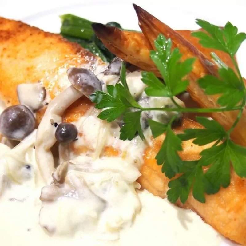 サーモンソテーきのこクリームソース(vogues)