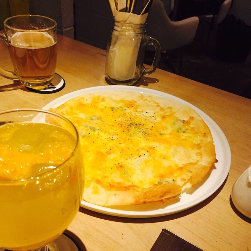 4種のチーズのピッツァ(スペースジョイ)