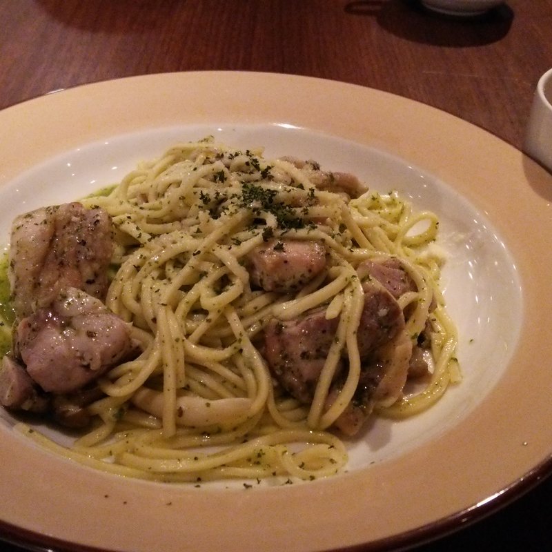 ハーブチキンときのこのジェノベーゼ(Cafe＆Dining ballo ballo 銀座店)