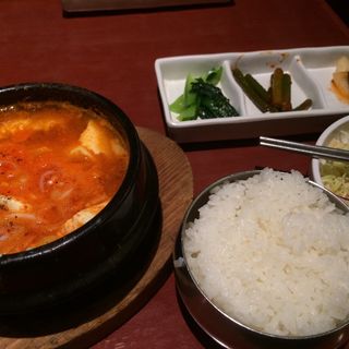 スンドゥブチゲ(吾照里 東京駅八重洲口店 （オジョリ）)