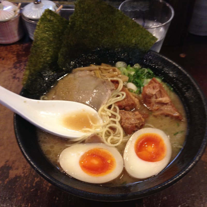 醤油ラーメン(豚骨醤油らーめん學虎 )