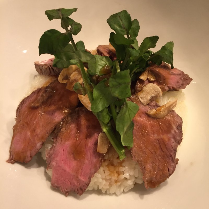 熟成ローストビーフ丼 スープ付 （ランチメニュー）(長尾中華そば 神田店)