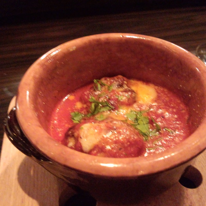 牛肉団子のトマトソース煮（シナモン風味）(ワインバー VIOLA（ビオラ）)