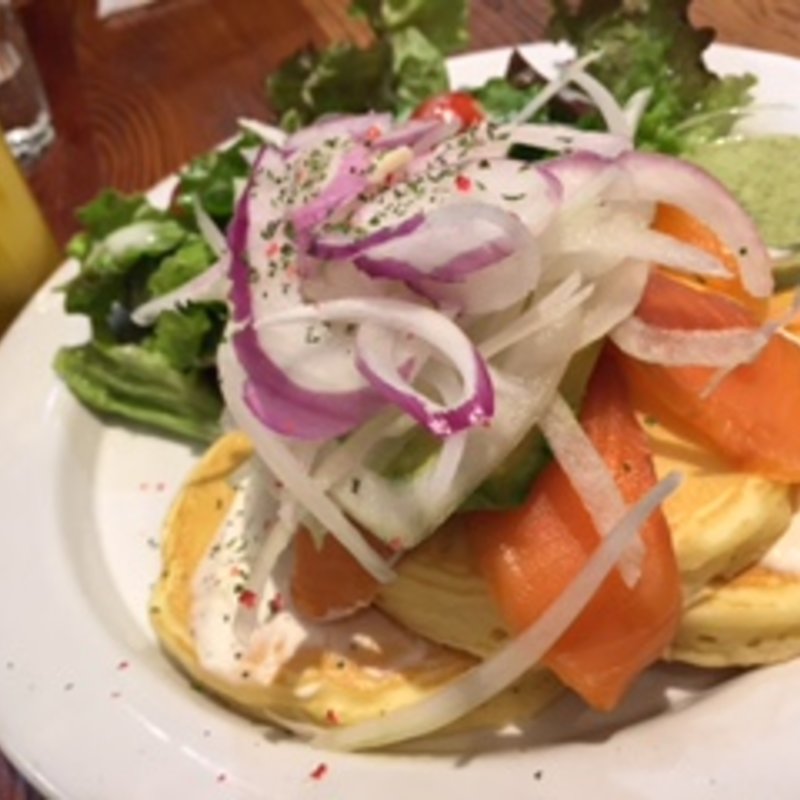 アボカドサーモンパンケーキ(ジェイエス パンケーキカフェ くずはモール店 （j.s. Pancake cafe）)
