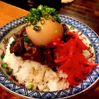 牛スジ半熟煮卵めし(もだん )