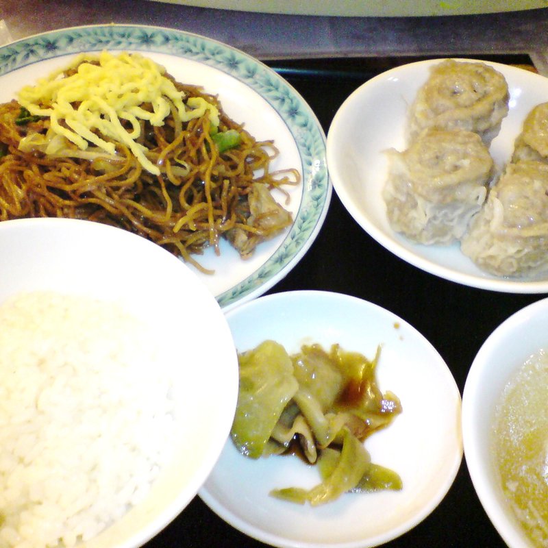 やわらかい焼そばとシウマイのセット (ランチ）(小洞天 有楽町店)