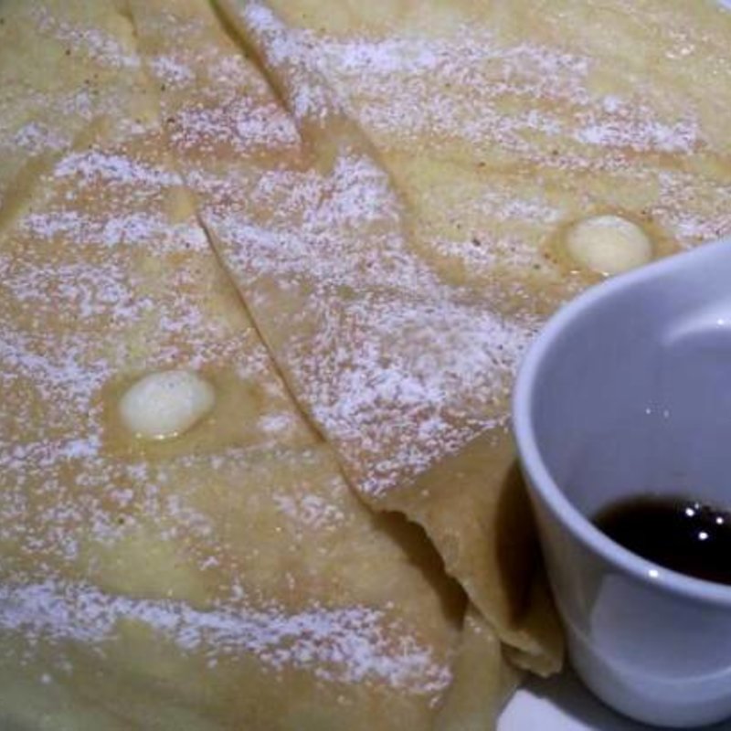クレープ　エシレバターとブラウンシュガー(ロカンダ )