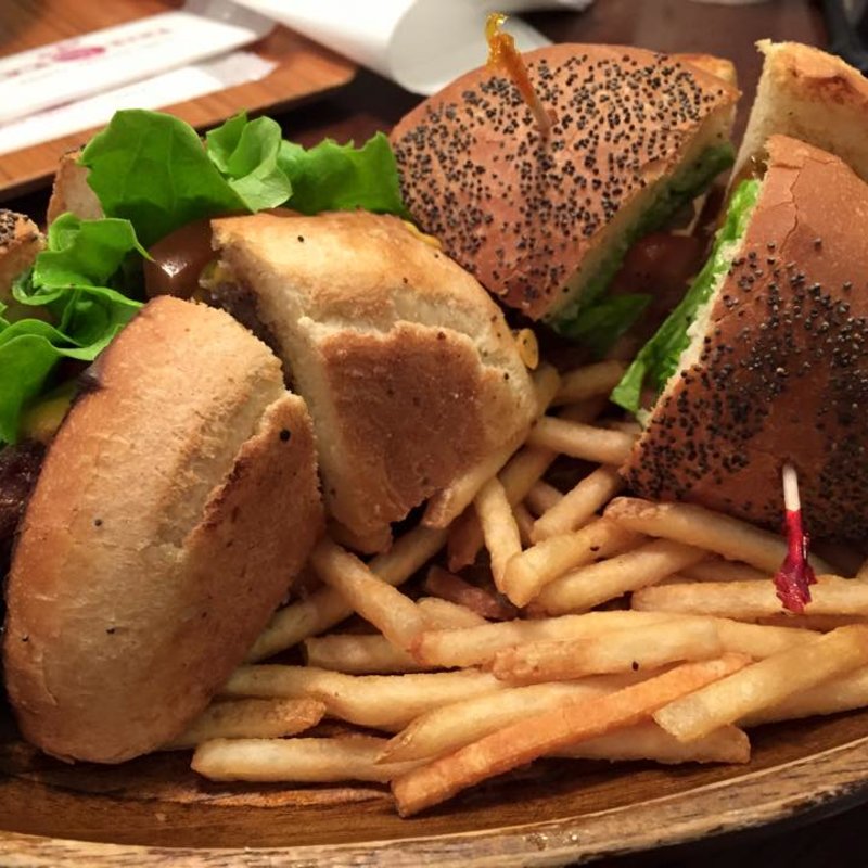 チーズバーガー(KUA`AINA さいたま新都心店)