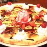 デザートピッツァ　季節のフルーツのピッツァ(レストラン カウベル本店)