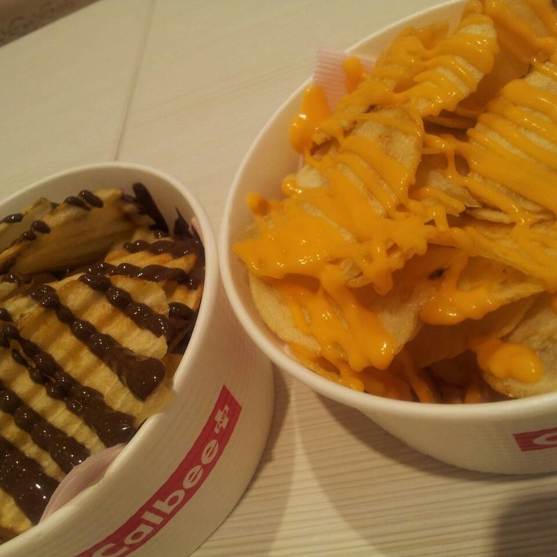 ポテトチップス　　ロイズのチョコ味　2種のチーズ味