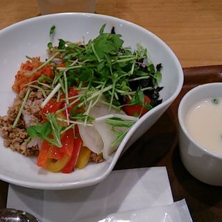 八品目野菜の十穀米ビビンバ(Vegeけなりぃ ecute品川South店 （ベジケナリイ）)