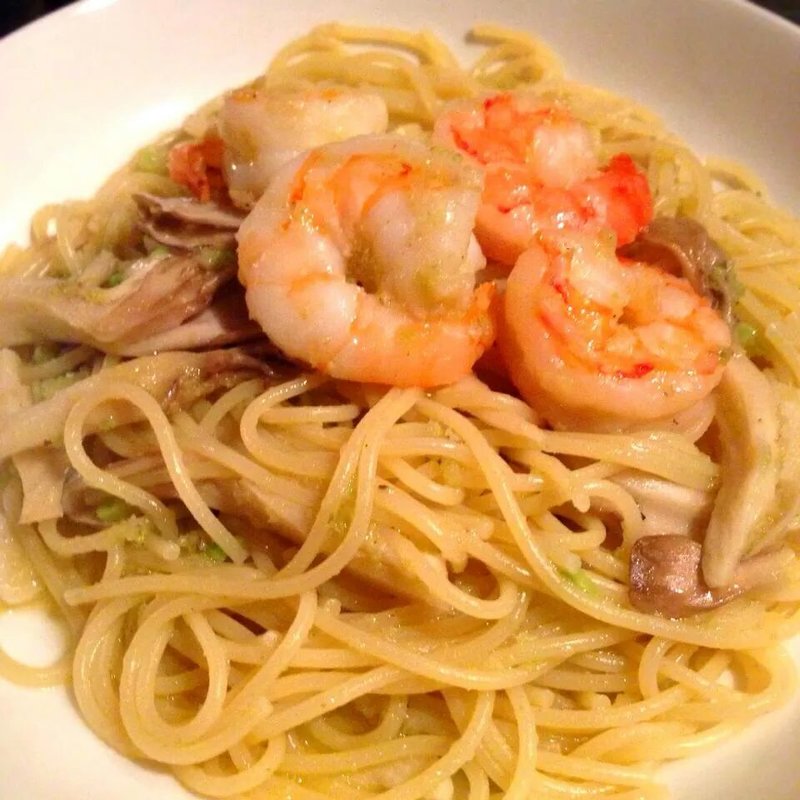 海老とマイタケのわさびバターパスタ(HEJIRA)