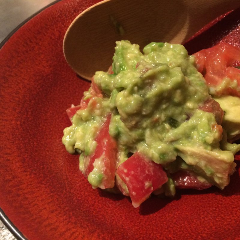 アボカドとトマトの塩麹和え(やきやき三輪)