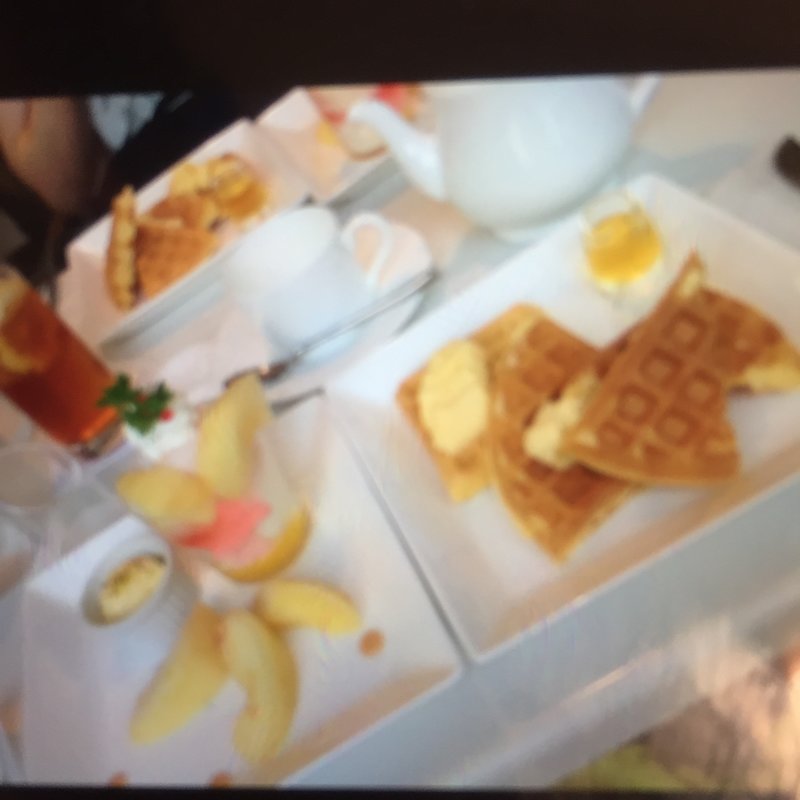 白桃のワッフル(新宿高野本店 タカノフルーツパーラー)