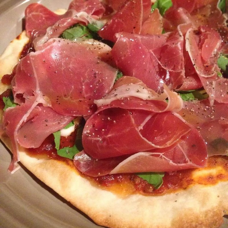 生ハムとチーズのフラムクーヘン(HEJIRA)