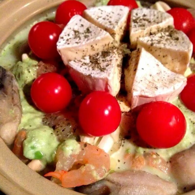 海老と牡蠣のアボカド豆乳カマンベールチーズなべ(HEJIRA)