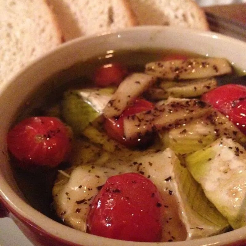 カマンベールチーズとトマトのアヒージョ(HEJIRA)