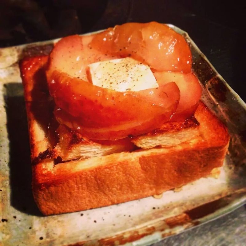 クリームチーズとりんごのコンポートでハニートースト(HEJIRA)