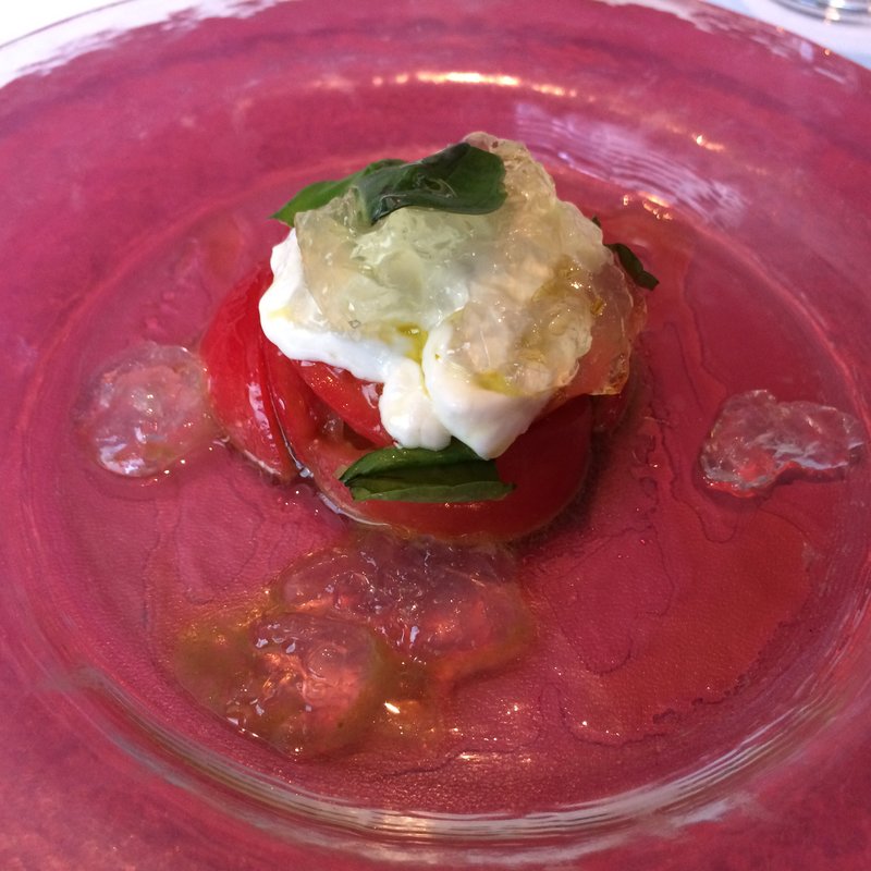 ランチ 前菜 フルーツトマトとブラータチーズ ライムとバジリコのソルベット(リストランテ クロディーノ)
