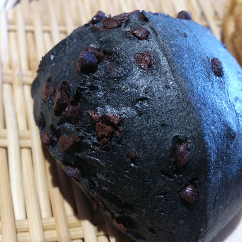 チャコールスコーン(Lotus baguette)