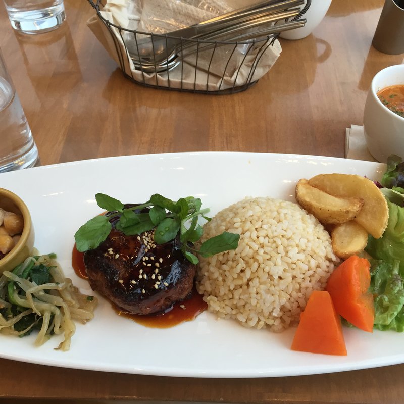 道産牛のハンバーグランチ(ユーヨーカフェ 仙川店 （YuuYooCAFE）)