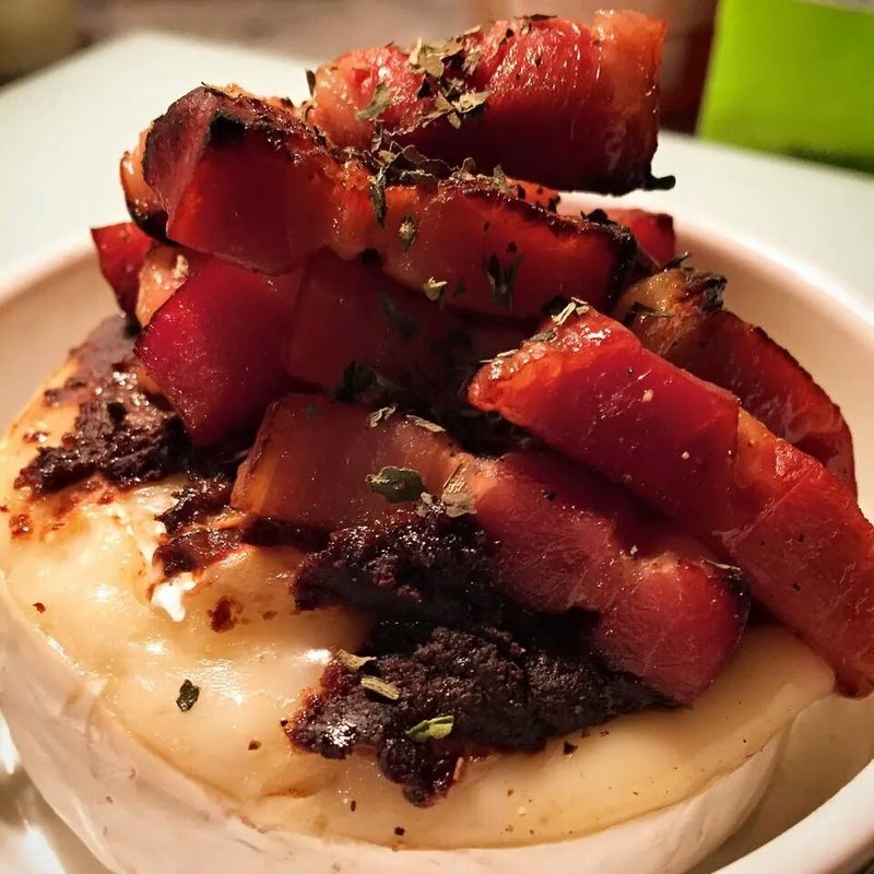 まるごとカマンベールチーズのココットカマン(HEJIRA)