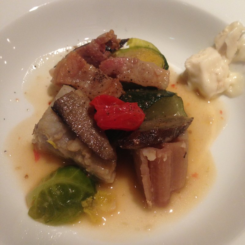 塩漬けした千代幻豚と野菜の軽い煮込み(炉窯ステーキ煉瓦 （レンガ）)