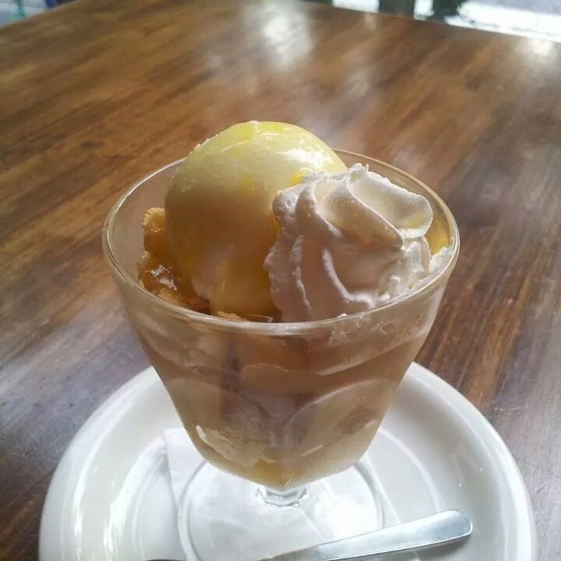 オレンジソースのマンゴーパフェ(りべるた食堂 )