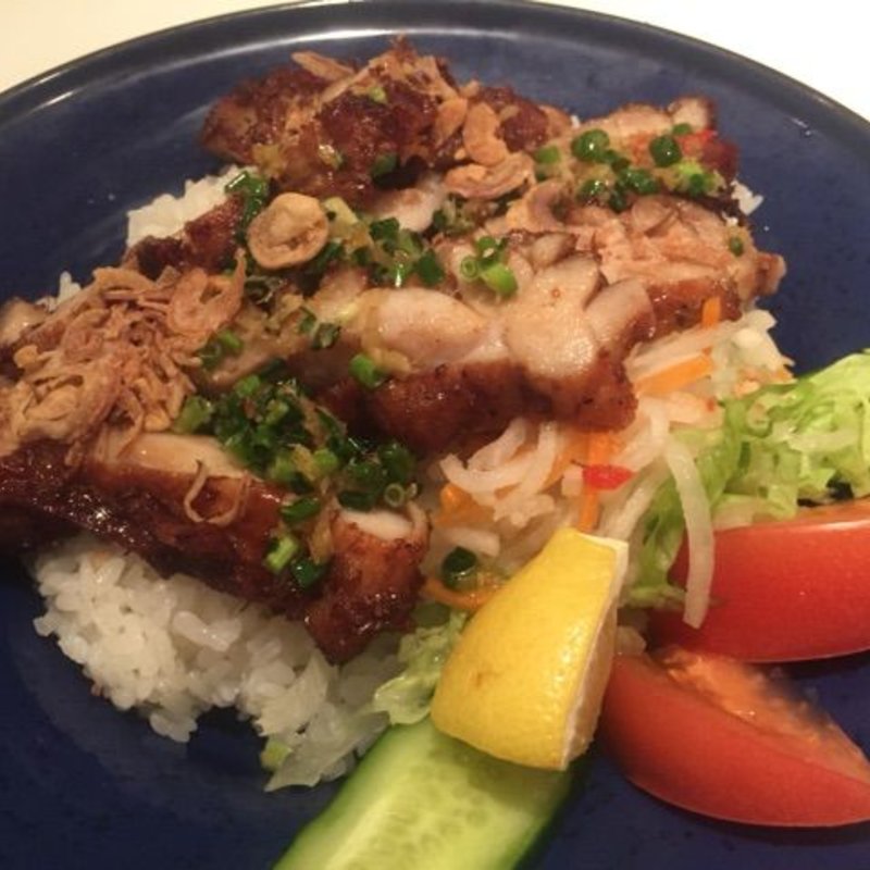 鶏肉のレモングラスかけごはん(ヴェトナムアリス新宿店)