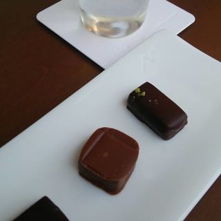 お薦めチョコラとウイスキーのセット(ショコラティエ パレ ド オール （CHOCOLATIER PALET D'OR）)