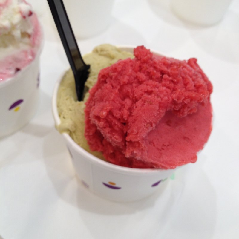 ピスタチオ&カシス(ジェラテリア マルゲラ 麻布十番店 （Gelateria Marghera）)