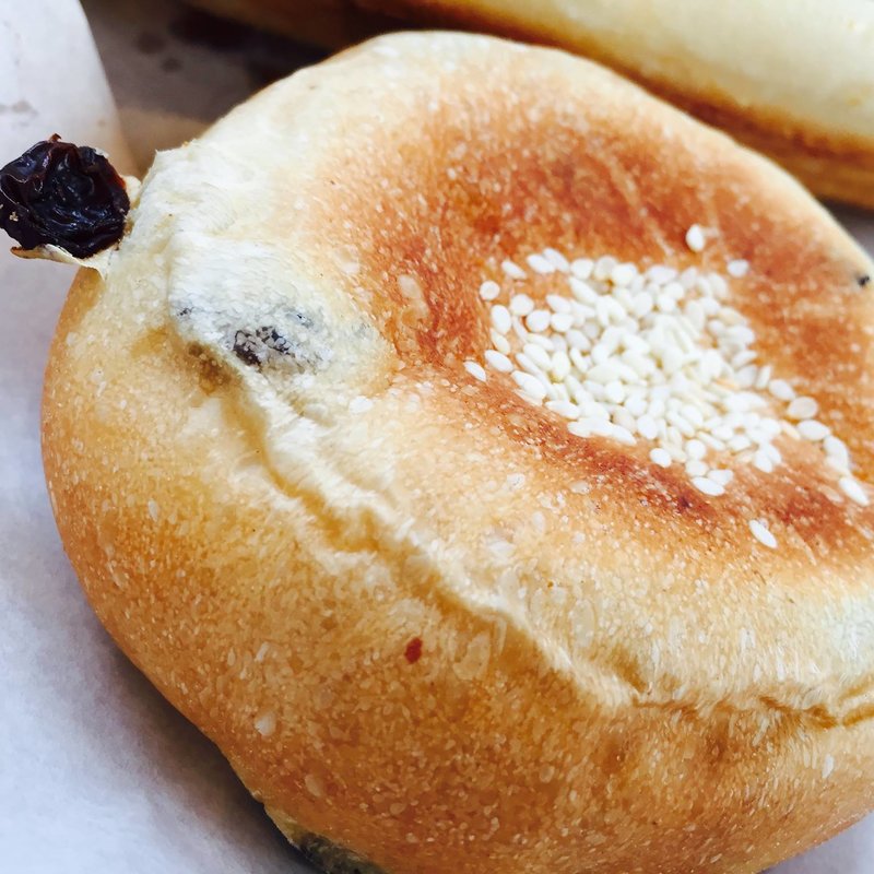 レーズンおやき(ベッカライ徳多朗 Yotsubako )