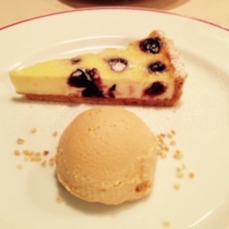 ブルーベリーチーズケーキ(パリのワイン食堂)